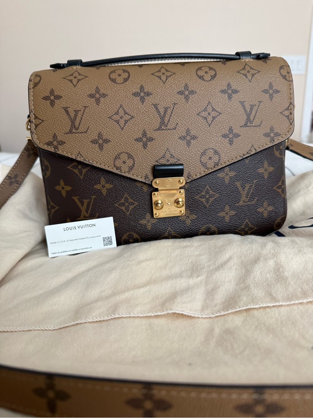 Louis Vuitton reverse Monogram Pochette Métis Crossbody - Medium duster, card